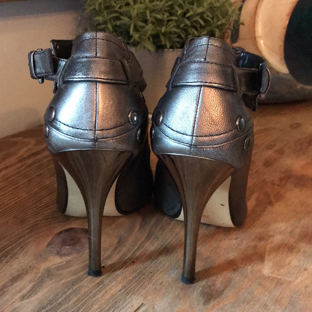 Heels - Picture 4 of 5